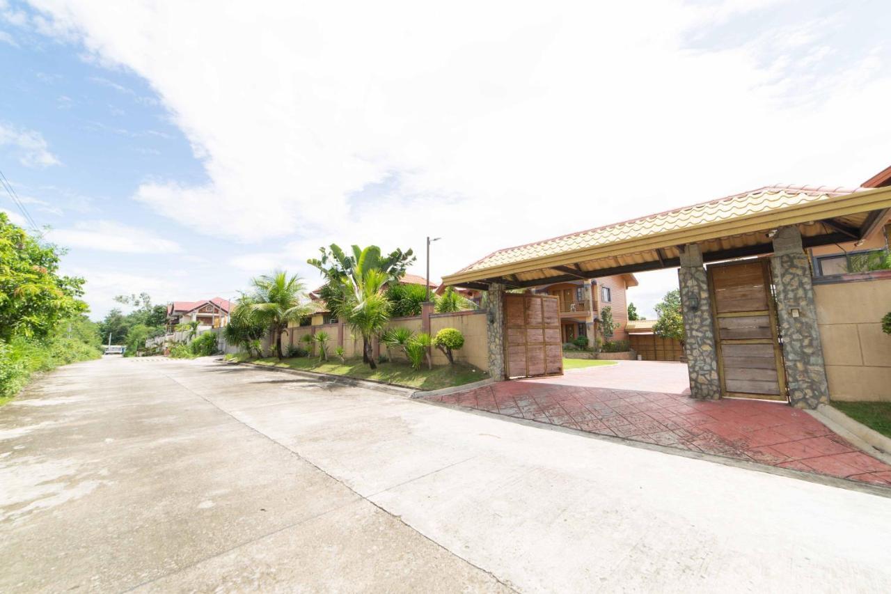 Reddoorz Plus @ Starhomes Olivianville Tarlac City Luaran gambar